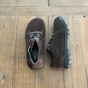 Bogs wall ball brown suede water resistant tie shoes